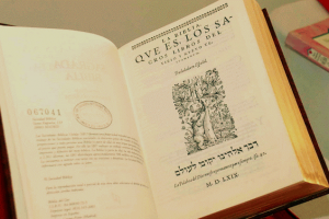 Facsímil de la Biblia del Oso, la primera traducción al castellano de la Biblia